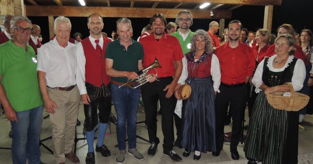 Aus dem Dorf &ndash; f&uuml;r das Dorf D&auml;mmerschoppen in Lind ob Velden