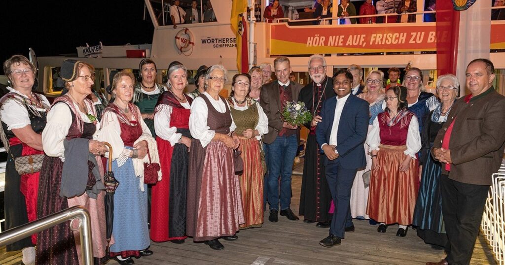 Festliche Lichterprozession am W&ouml;rthersee zu Ehren von Maria